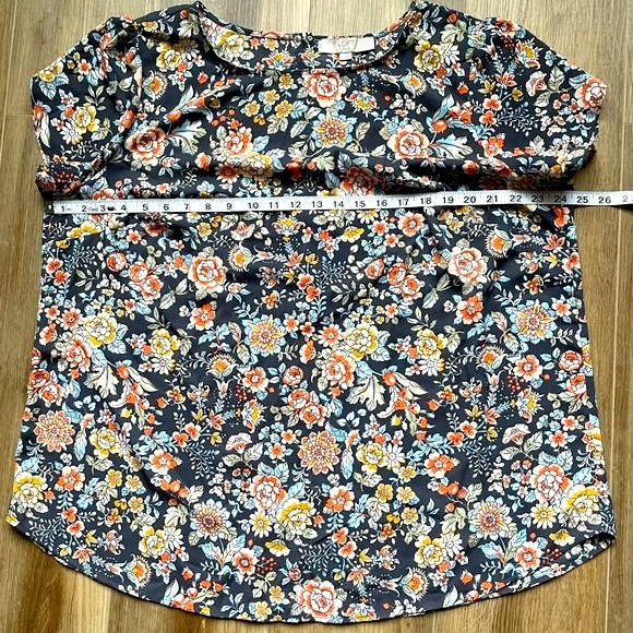 LOFT PLUS Floral Button Back Blouse with Split Overlapping Flutter Sleeves - Picture 3 of 13